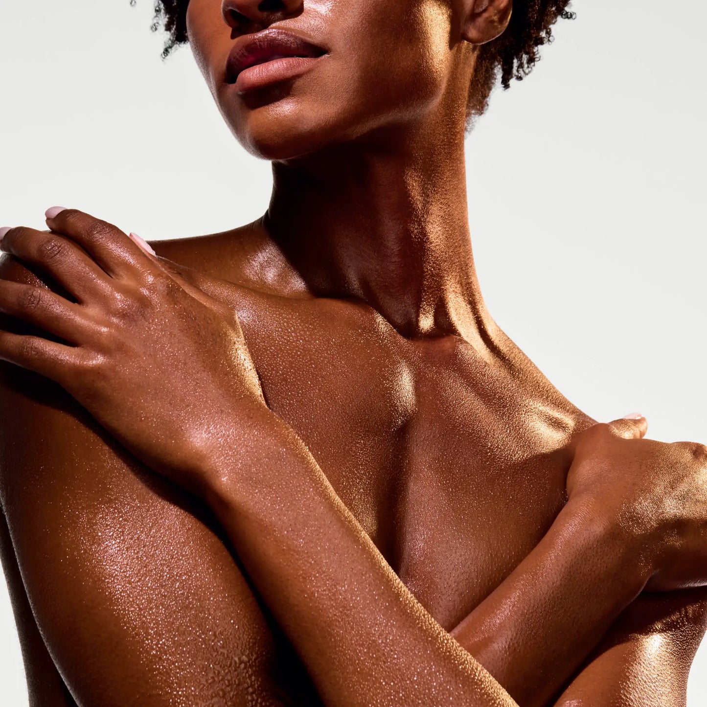 the-glow-getter-multi-oil-body-scrub-n0 NATR-40028-Alt-Image-The_Glow_Getter_Multi-Oil_Body_Scrub-06_1.webp